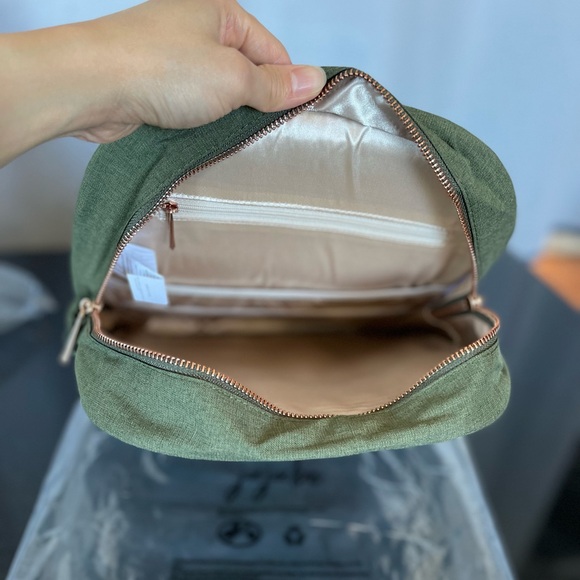 NWT JuJuBe MIDI Backpack in -OLIVE CHROMATICS - Picture 6 of 9